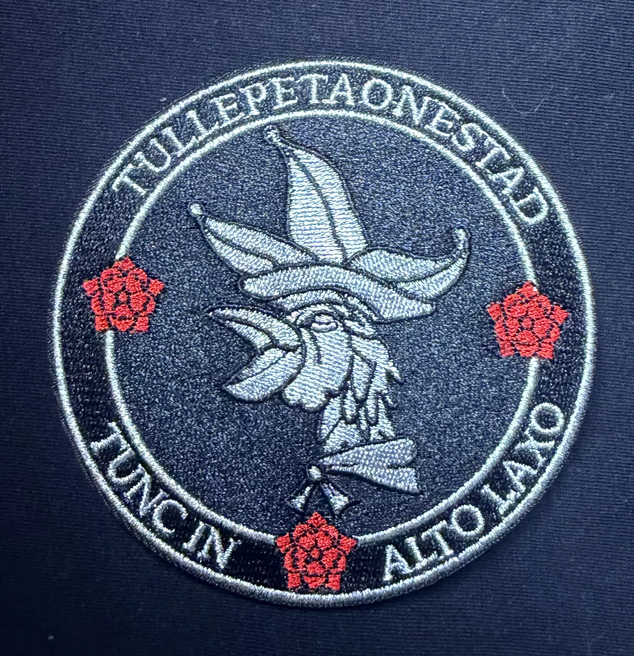 tullepetaon rond embleem