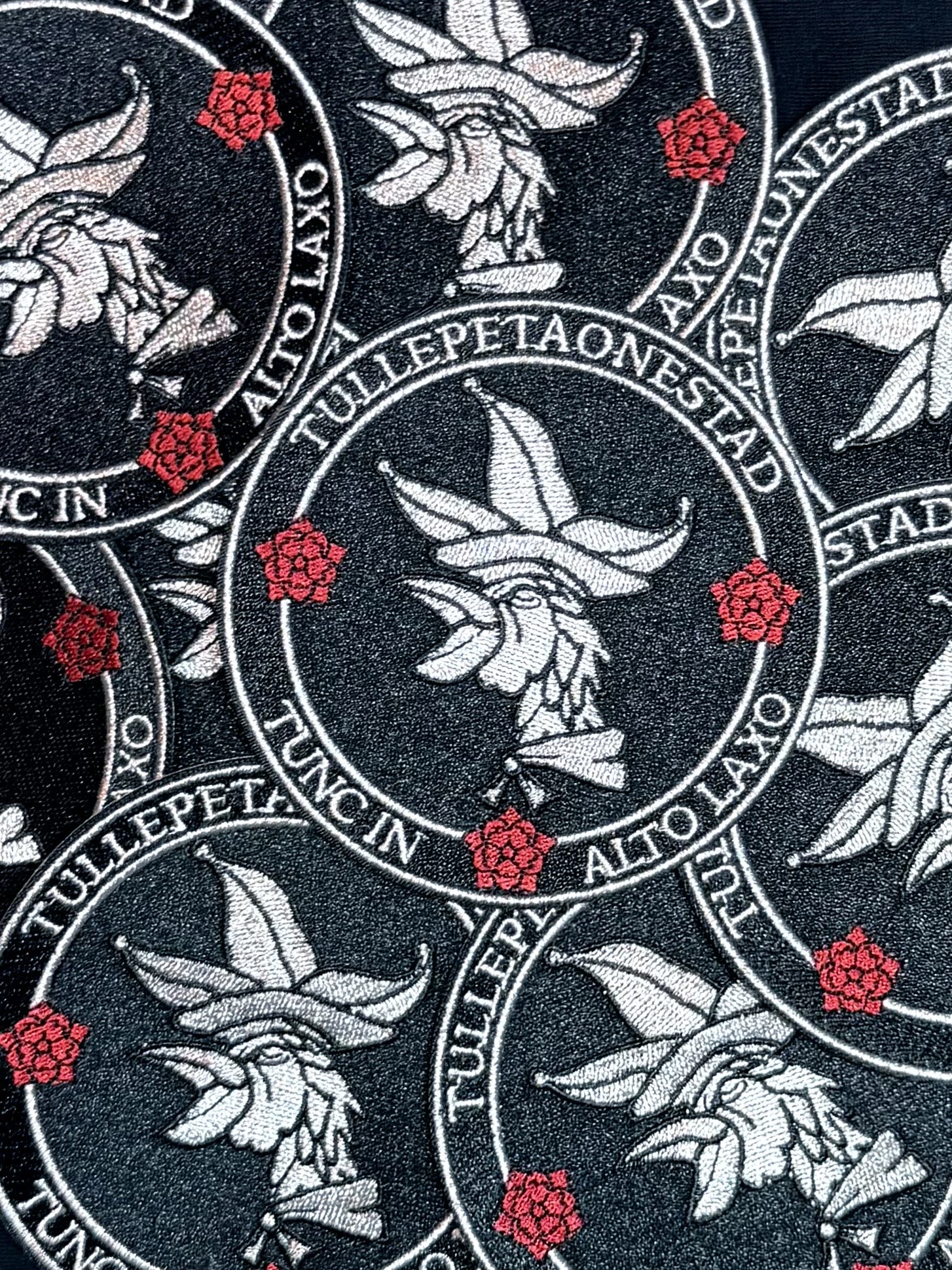 tullepetaon ronde emblemen